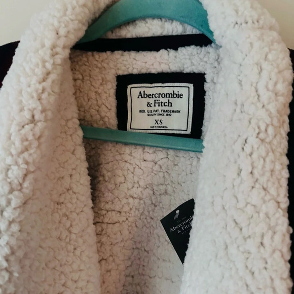 Abercrombie & Fitch Buffalo Plaid Sherpa Lined Jacket - Sz XS - NWT - Picture 3 of 6